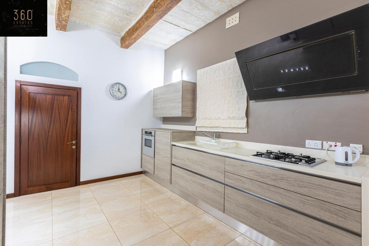 Seafront - Top Location, Top Floor With Wifi & Ac By 360 Estates فاليتا المظهر الخارجي الصورة